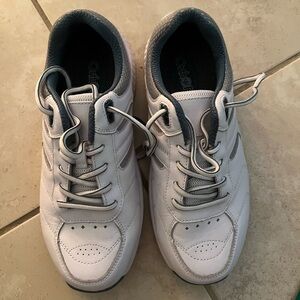 OrthoFeet Pacific Palisades white leather tennis shoes women’s size 7 1/2 XXWide